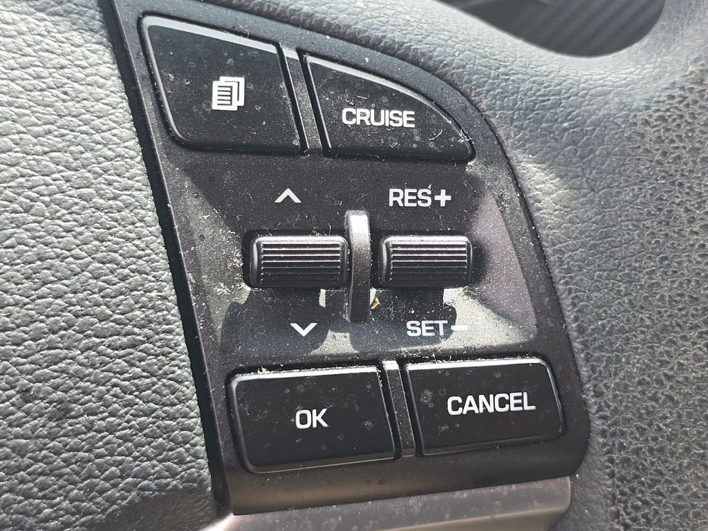 Used 2019 White Hyundai Value image 29