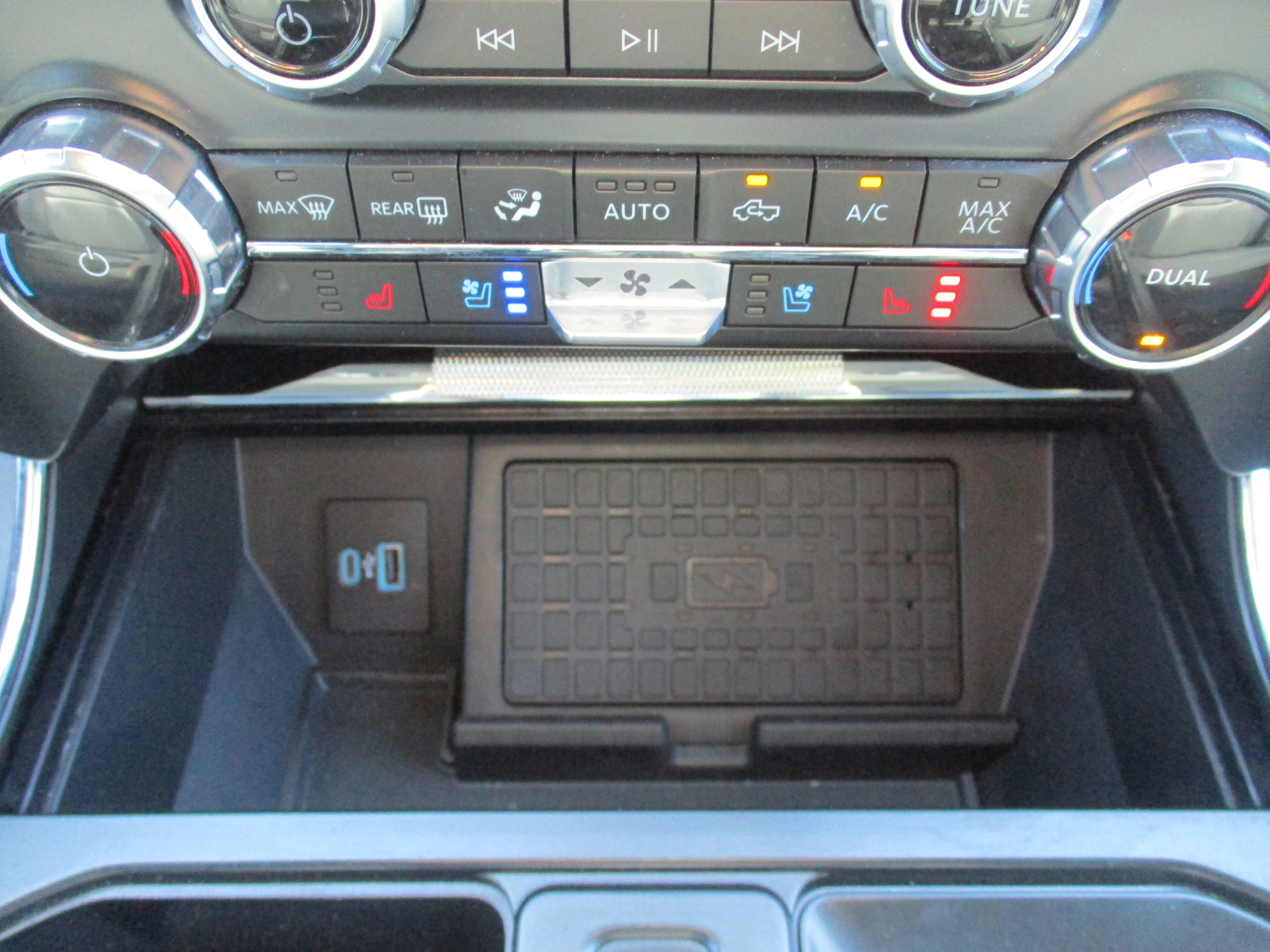 Used 2023 Azure Gray Metallic Tri-Coat Ford LARIAT image 19
