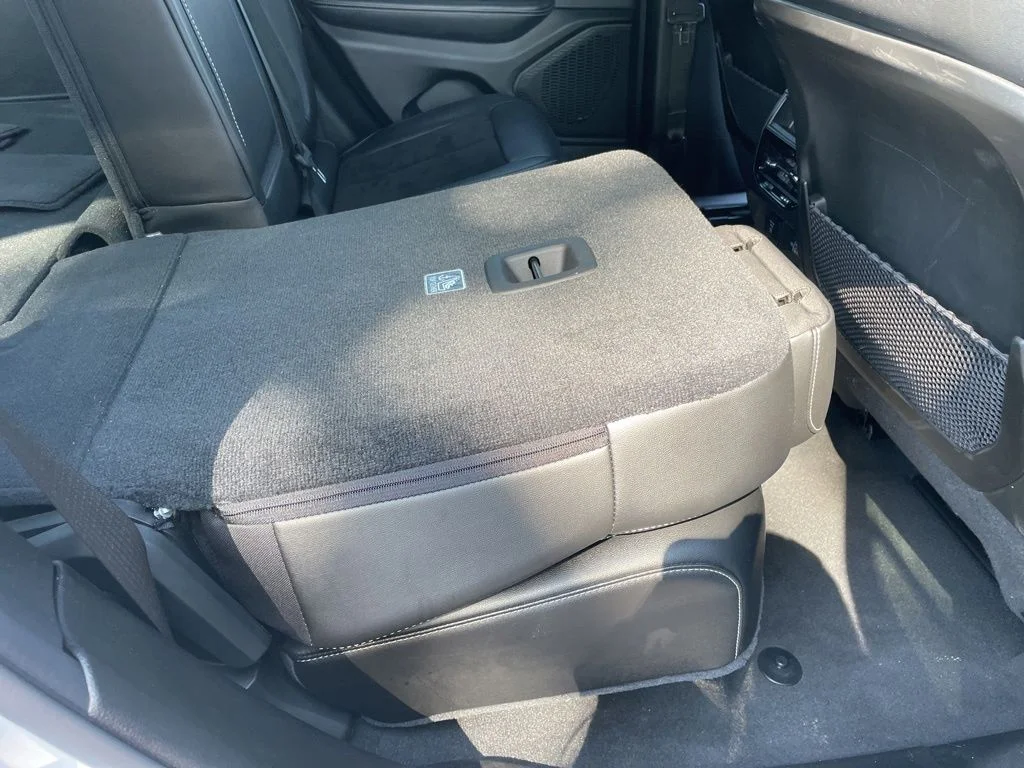 Used 2024 White Jeep Altitude image 35