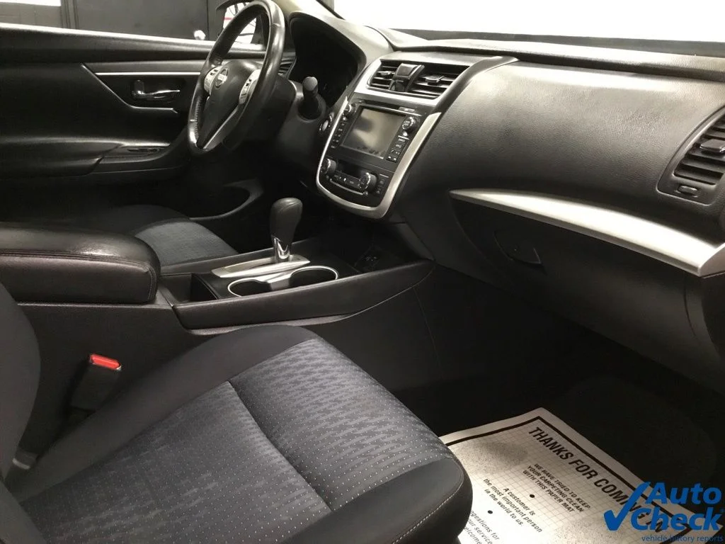 Used 2016 White Nissan 2.5 SV image 36