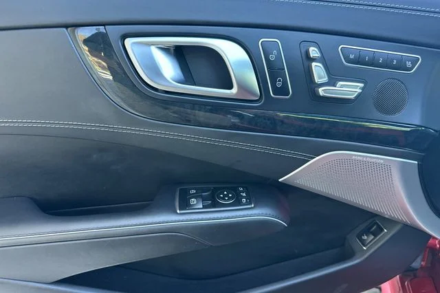 Used 2019  Mercedes-Benz SL 550 image 11