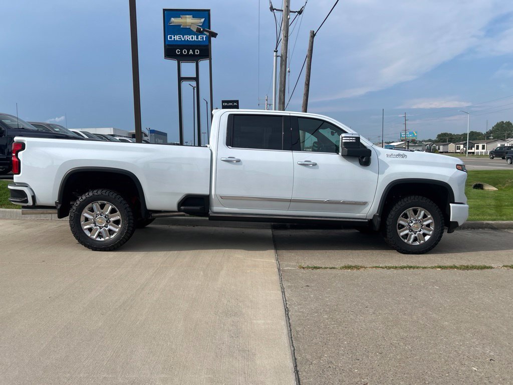 New 2026 Polar White Tricoat Chevrolet High Country image 2