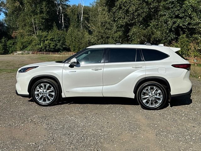 Used 2021 Blizzard Pearl Toyota Limited image 5