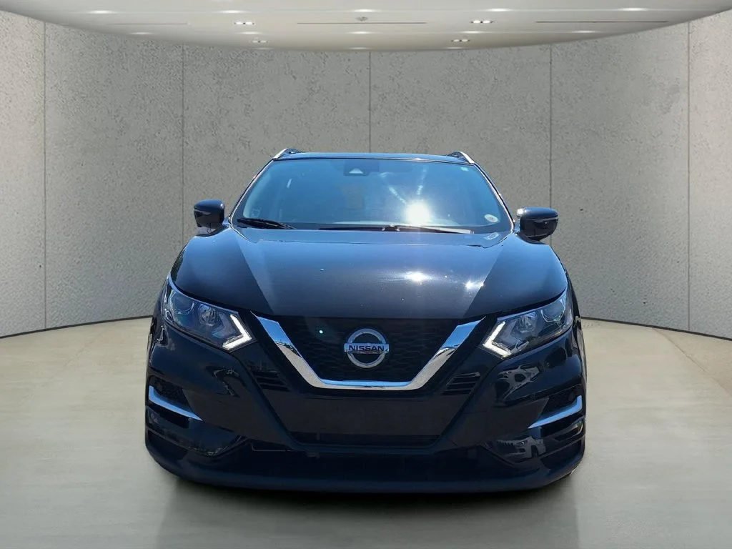 Used 2022 Black Nissan SL image 2