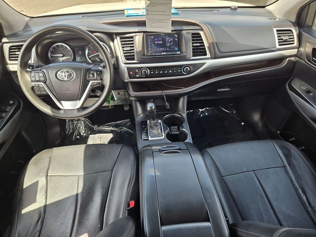 Used 2015 White Toyota LE image 8