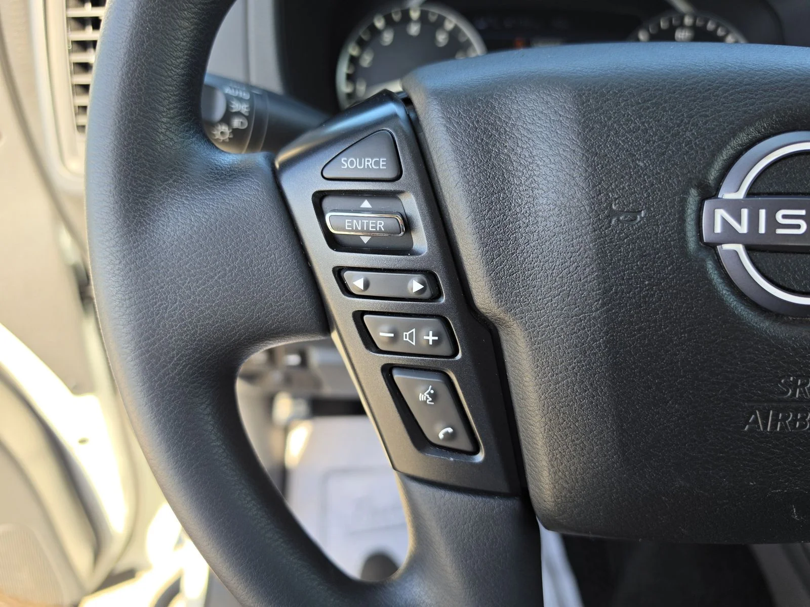 Used 2022 White Nissan S image 31
