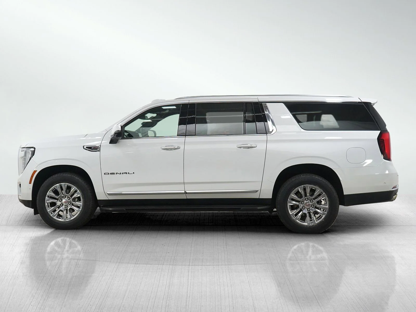 Used 2025 GMC Yukon XL Denali with VIN 1GKS2JRL2SR273594 for sale in Minneapolis, Minnesota