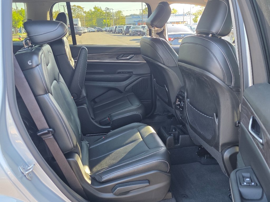Used 2023 Silver Zynith Clear Coat Jeep Limited image 20