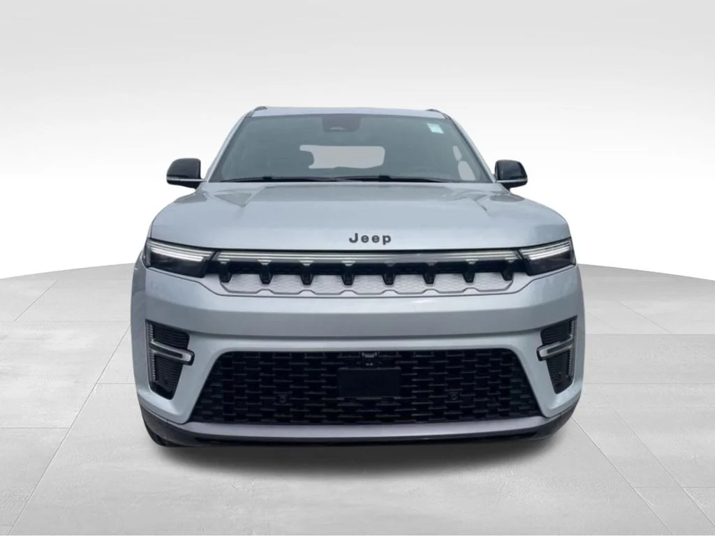 New 2026 Silver-Zynith Exterior Paint Jeep  image 8