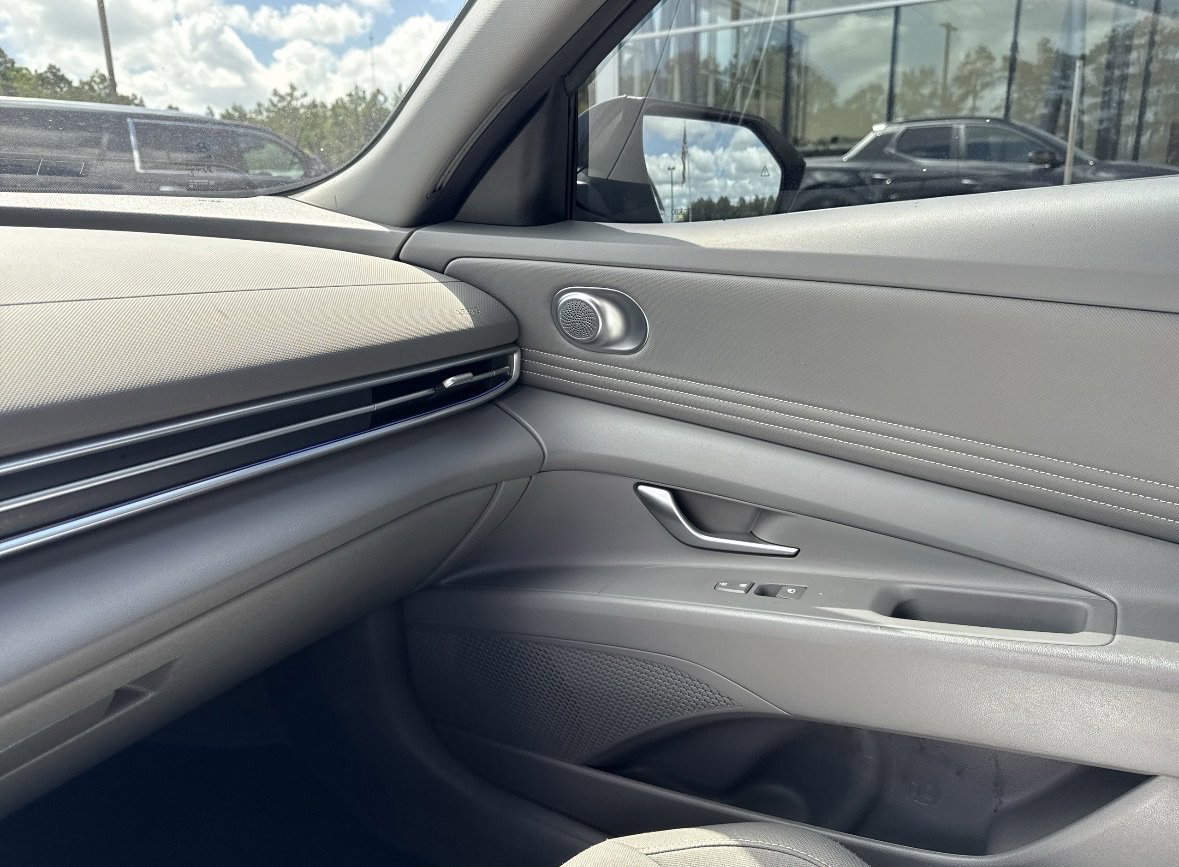 Used 2025 Ecotronic Gray Hyundai SEL Convenience image 16