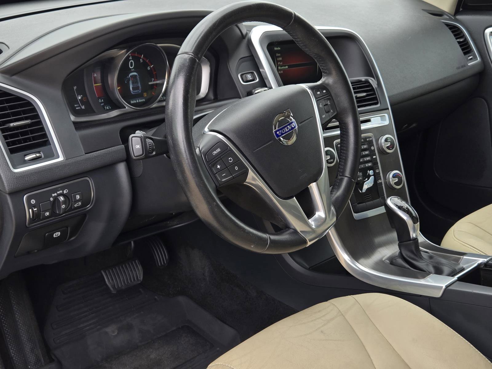 Used 2016 Ice White Volvo T5 Premier image 28