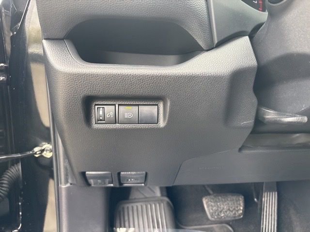 Used 2020 Midnight Black Metallic Toyota XLE image 24