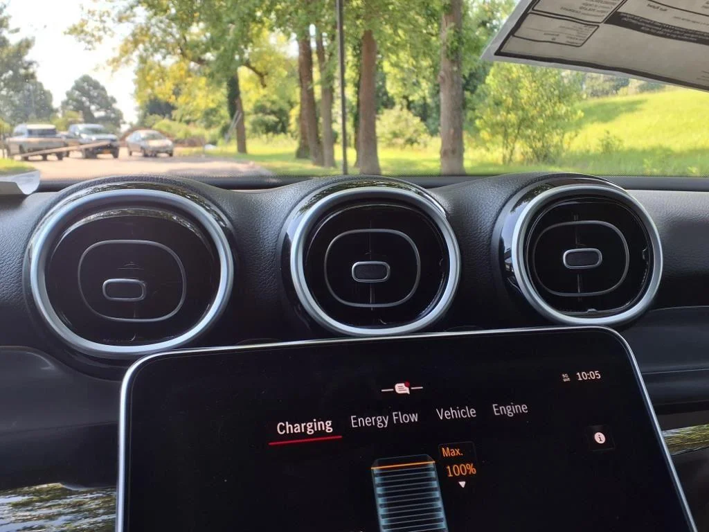 New 2025 BLACK Mercedes-Benz GLC 350e image 22