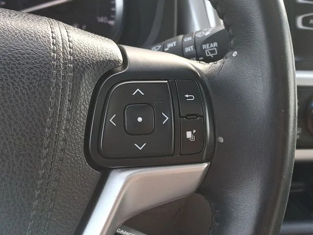 Used 2016 Blue Toyota XLE V6 image 22