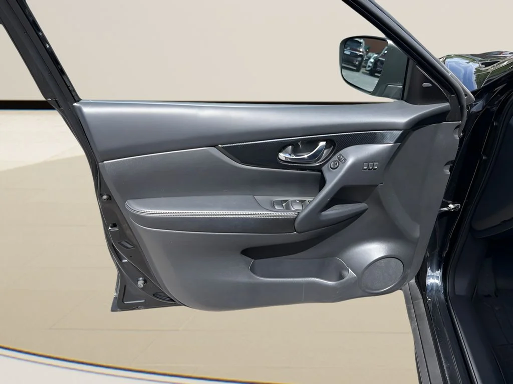 Used 2019 Black Nissan SL image 10