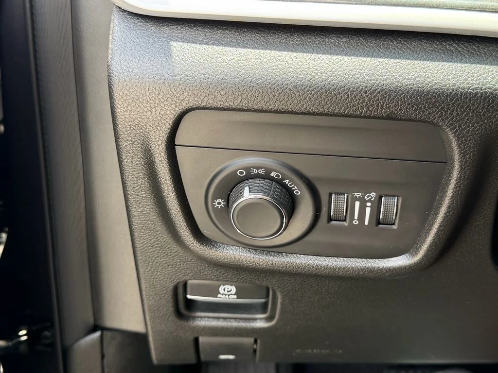 Used 2022 Gray Jeep Altitude image 23