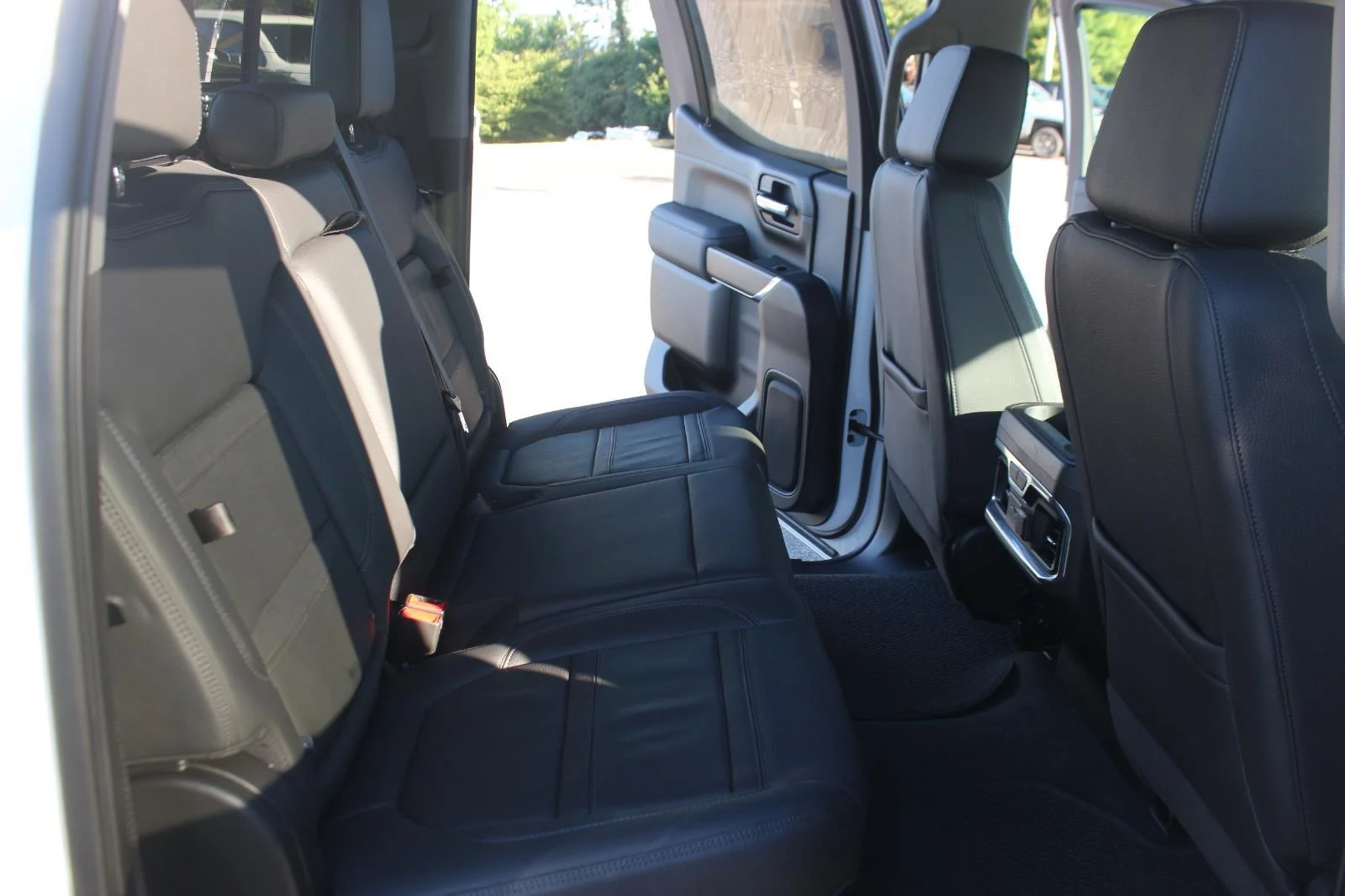 Used 2021 WHITE FROST TRICOAT GMC Denali image 37