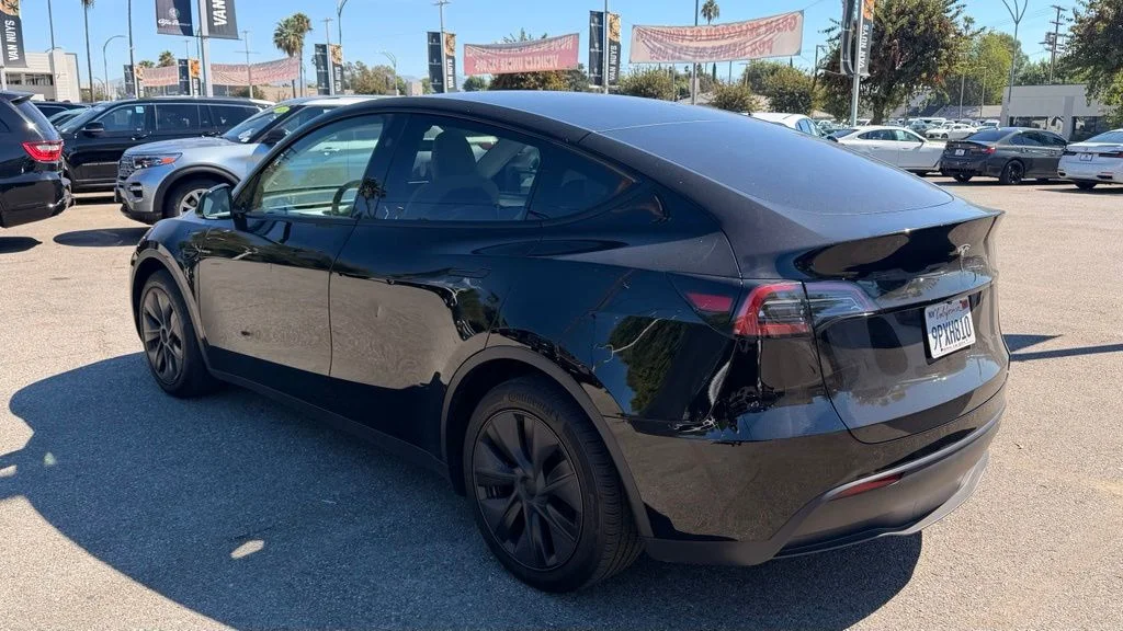 Used 2025  Tesla Long Range image 4