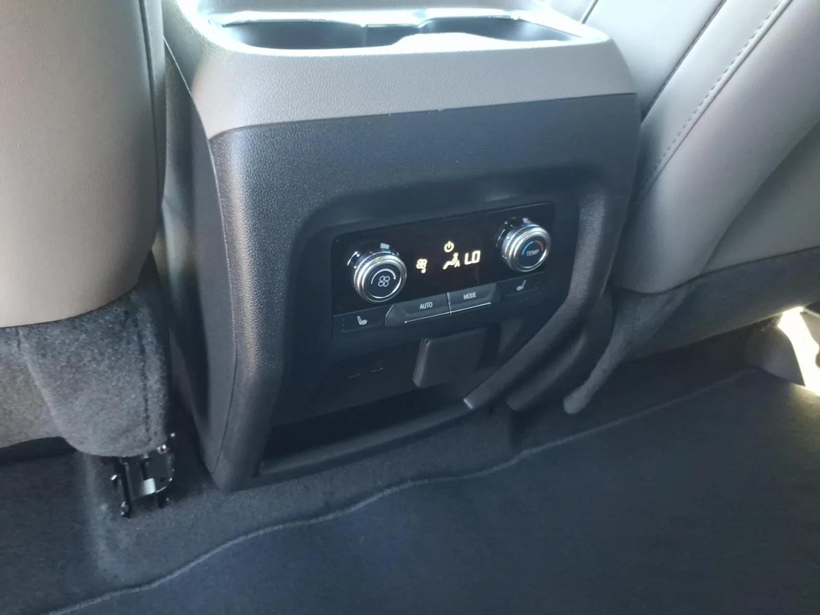 2026 GMC Acadia Elevation - Photo 9