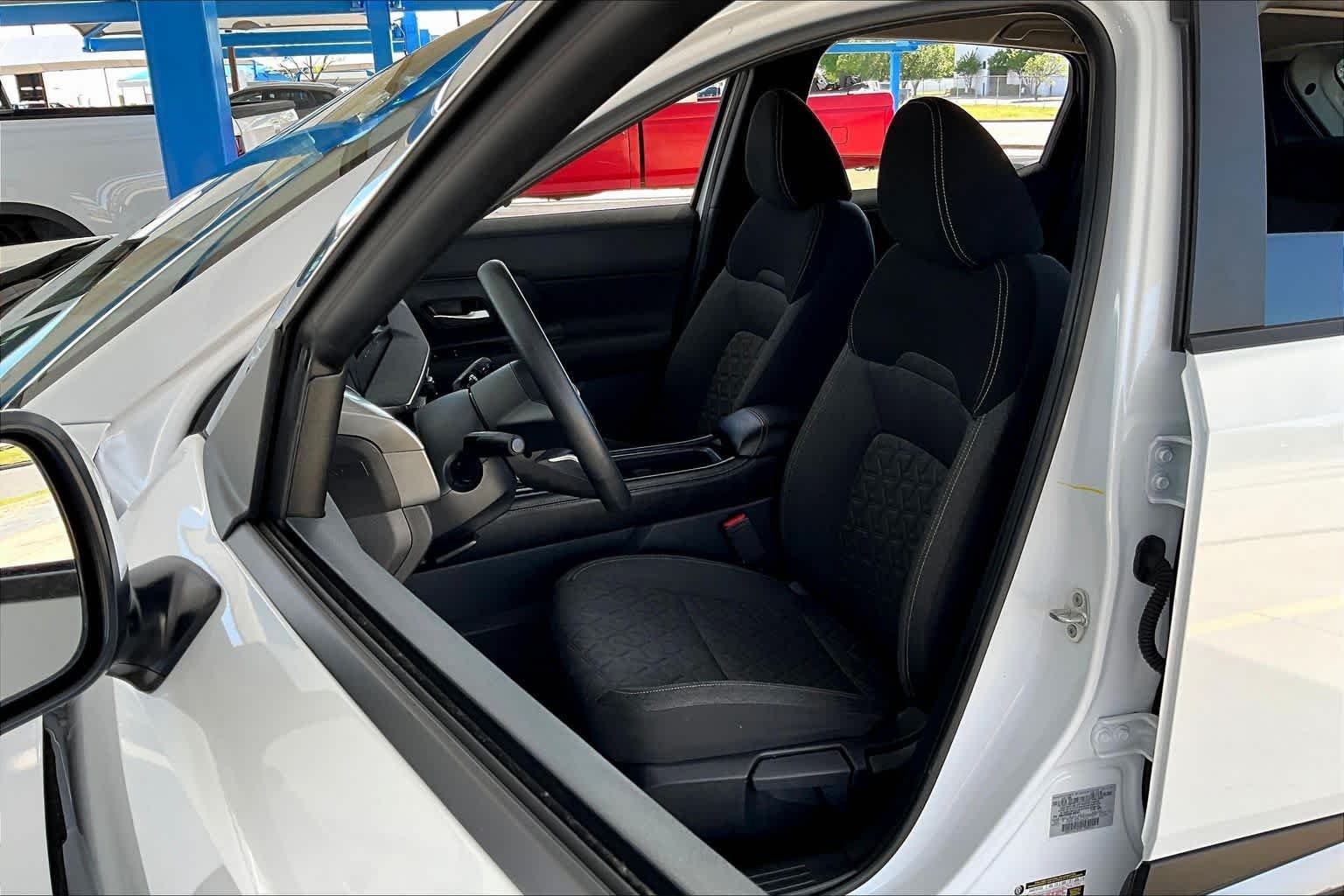 Used 2025 Aspen White Tricoat Nissan SV image 14