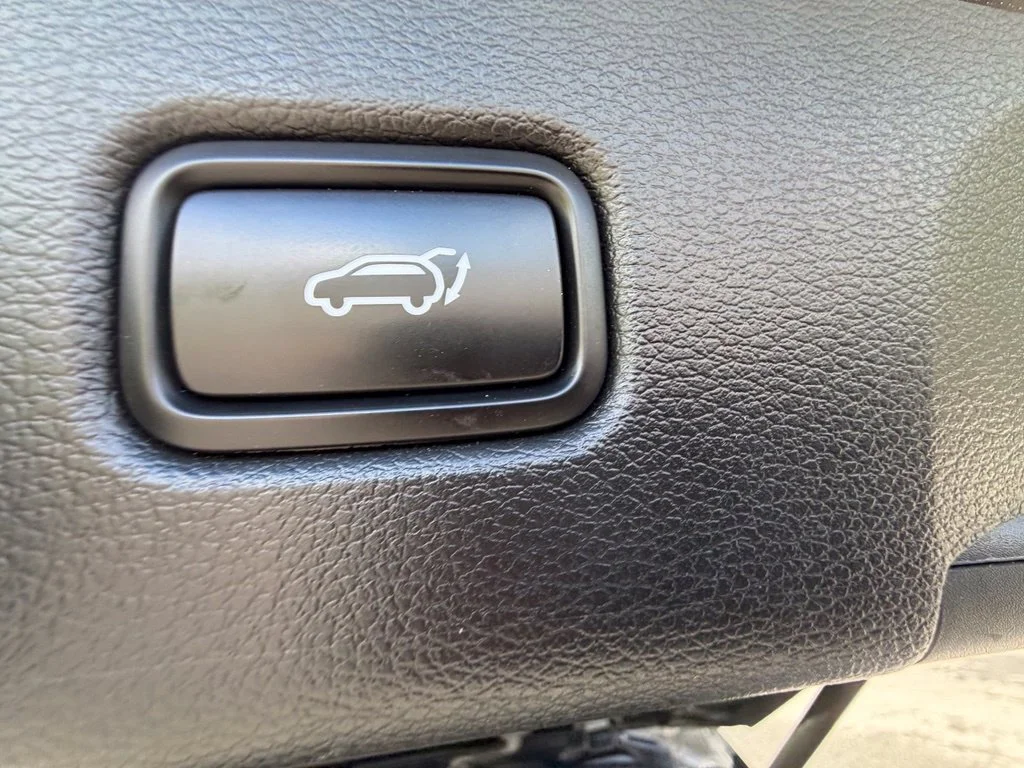 Used 2022 Black Kia EX image 44