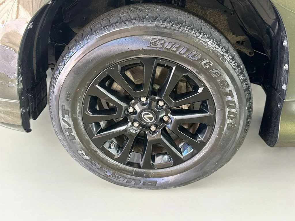 Used 2023 Green Lexus 460 image 41