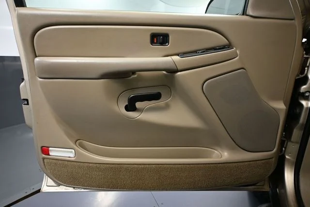 Used 2004 Beige Chevrolet Z71 image 17