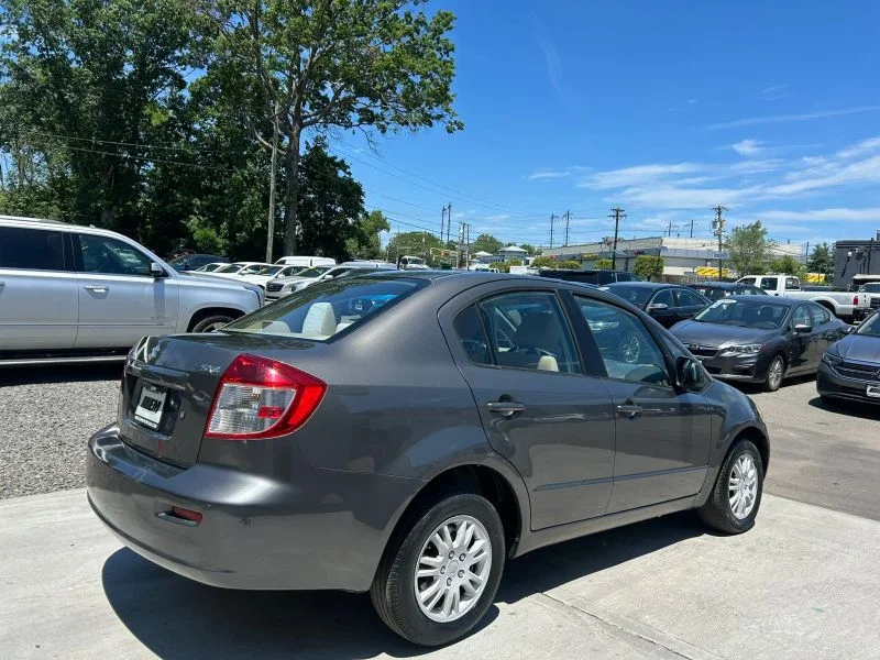 Used 2012 Gray Suzuki LE Sedan 4D image 10