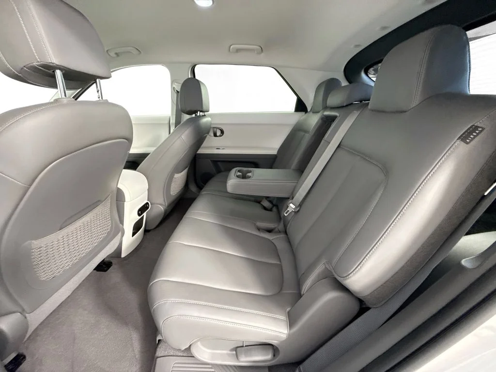 Used 2025 White Hyundai SEL image 22