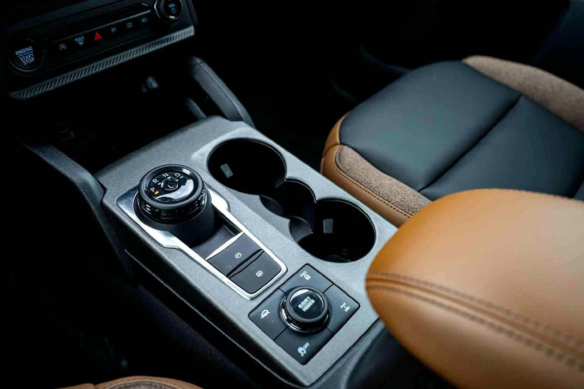 New 2025 Velocity Blue Metallic Ford Outer Banks image 17