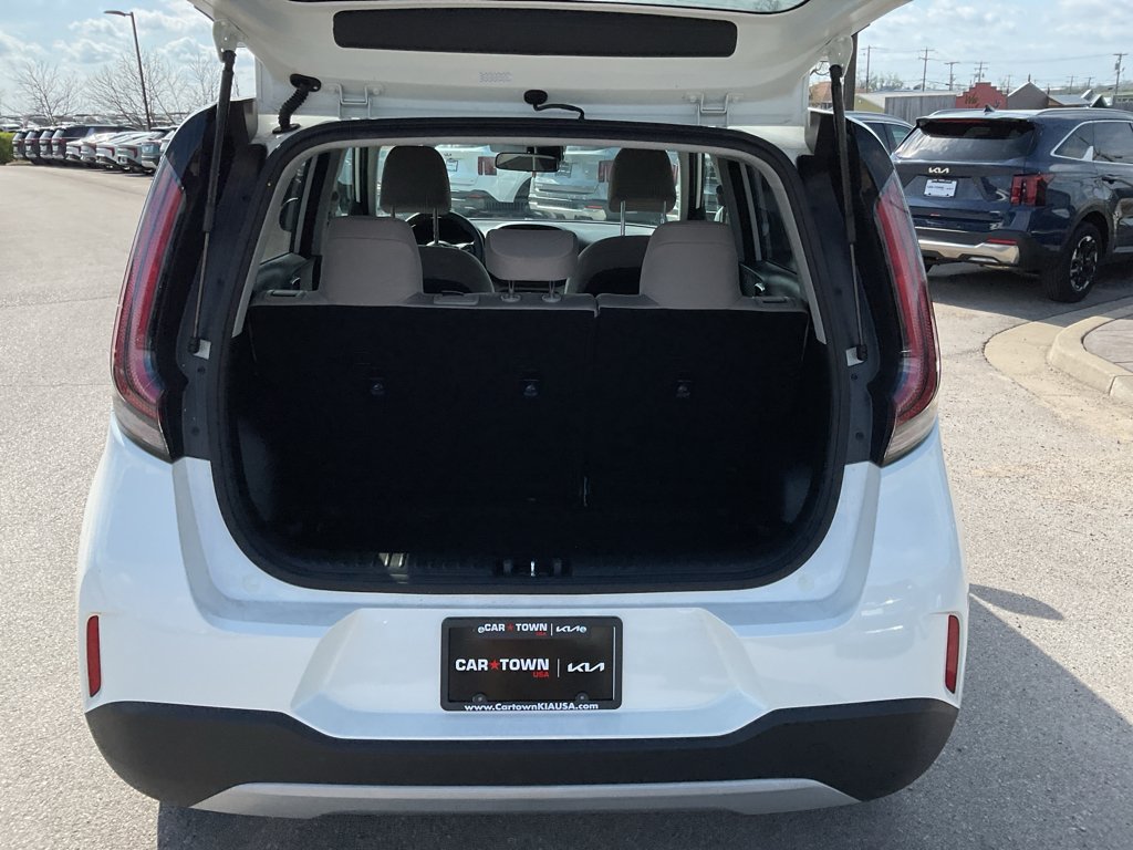 Used 2025 Whi Kia LX image 15