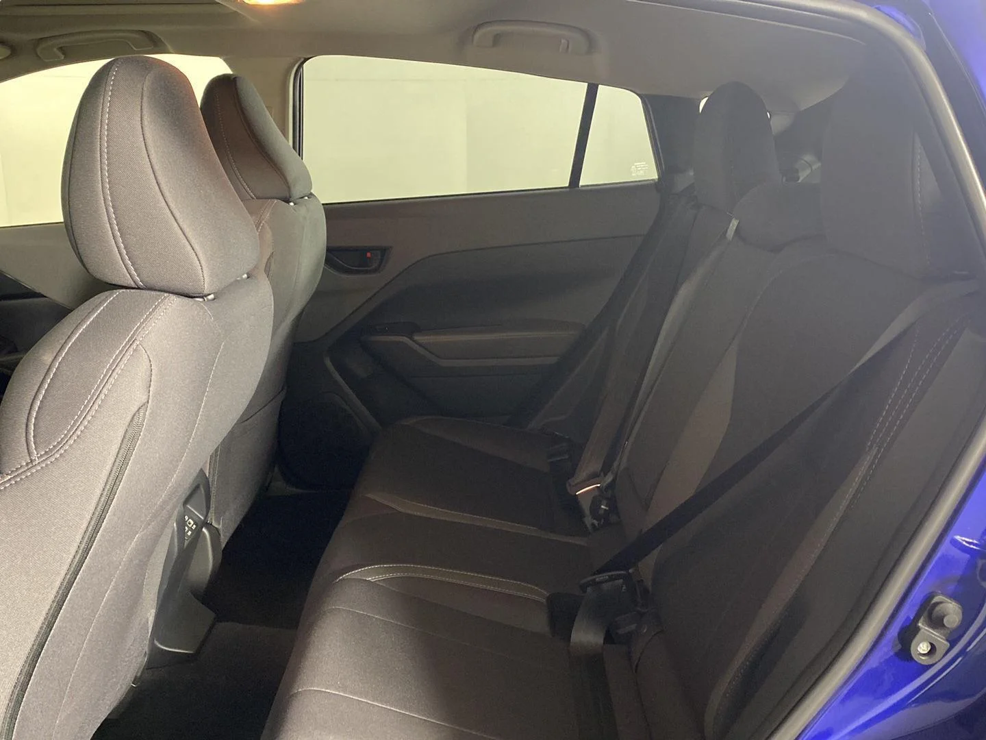 Used 2025 Sapphire Blue Pearl Subaru Premium image 15