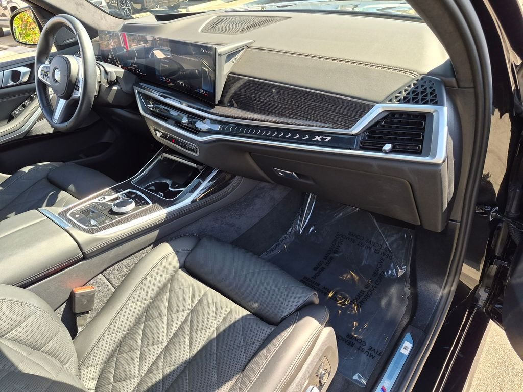 Used 2026 Black BMW xDrive40i image 9