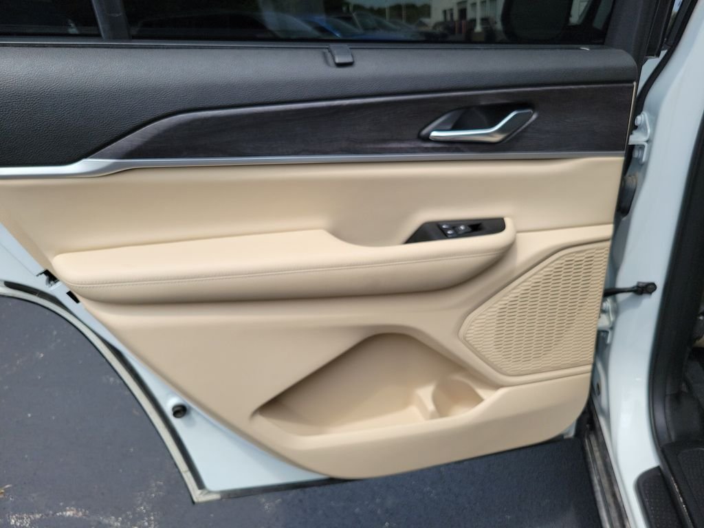 Used 2024 White Jeep Limited image 11