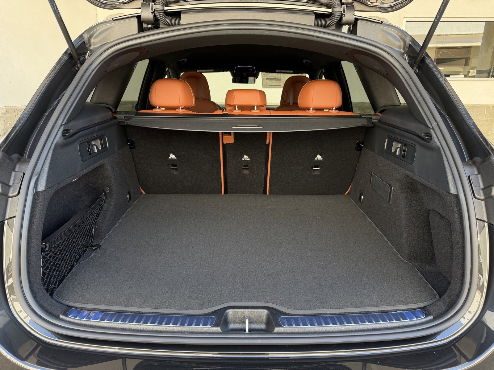 New 2026 Graphite Grey Metallic Mercedes-Benz GLC 300 image 43