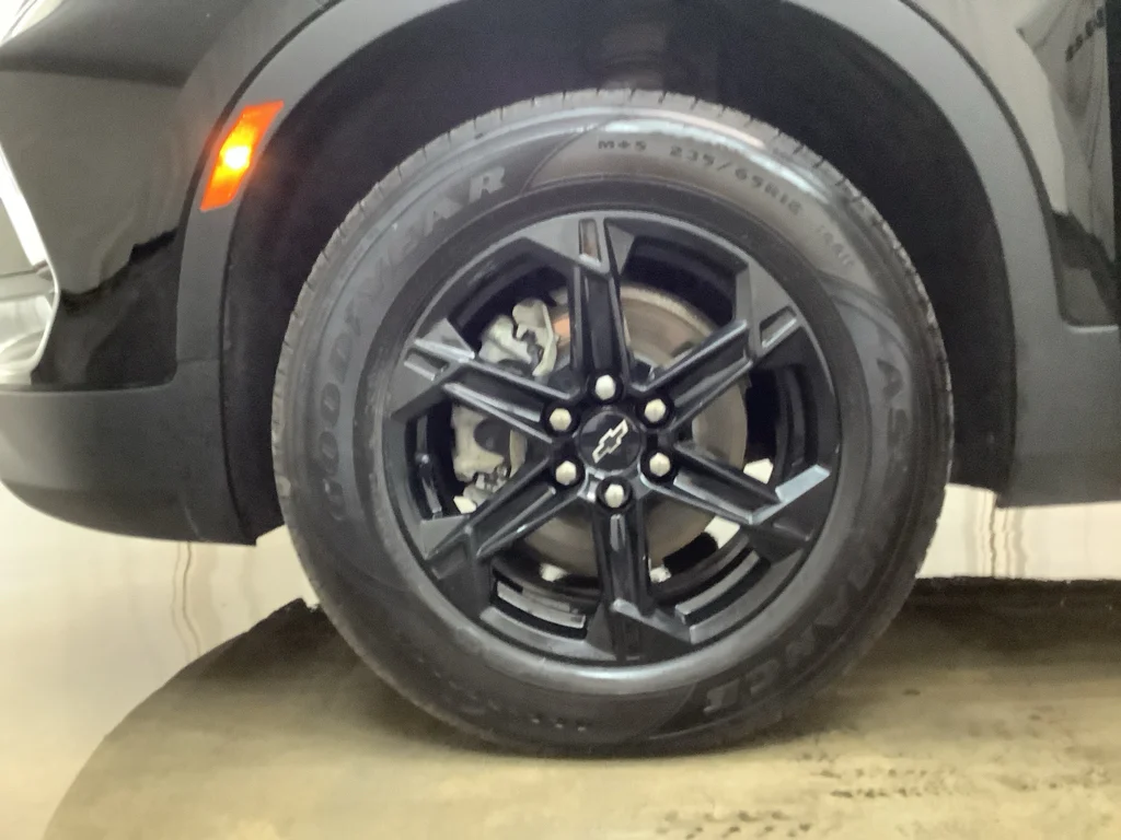 Used 2023 BLACK Chevrolet LT image 24