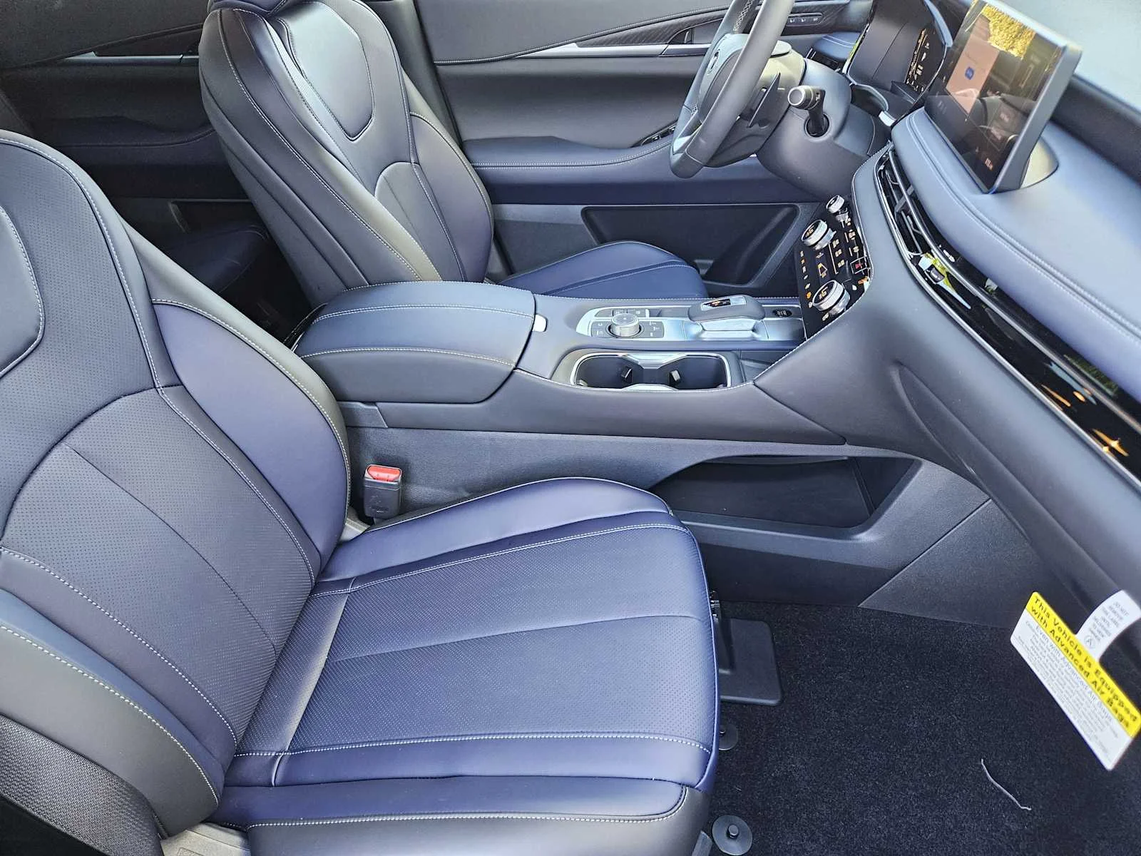 New 2026 RADIANT WHITE INFINITI Sport AWD image 9