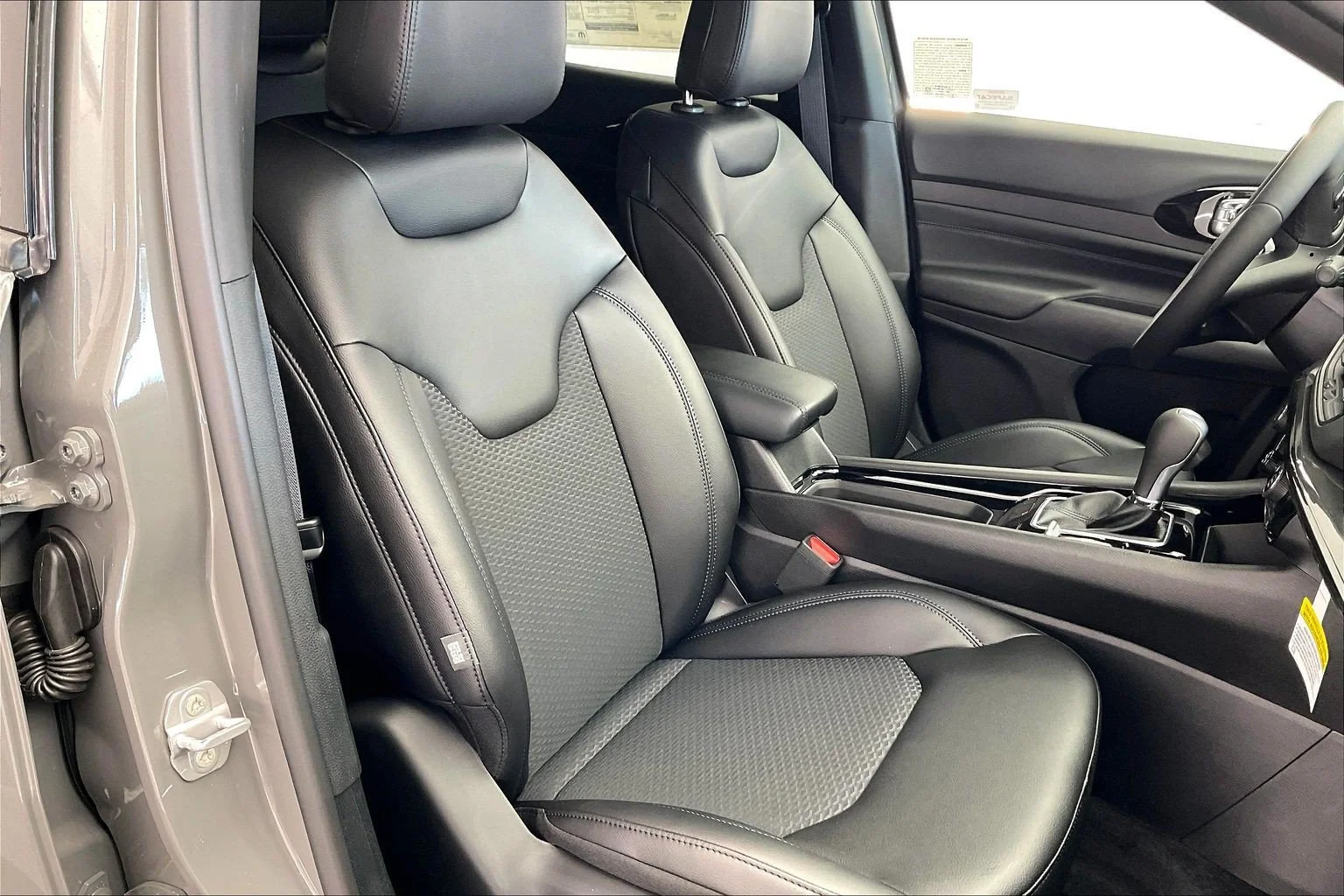 New 2026 Sting-Gray Clearcoat Jeep Latitude Altitude image 9