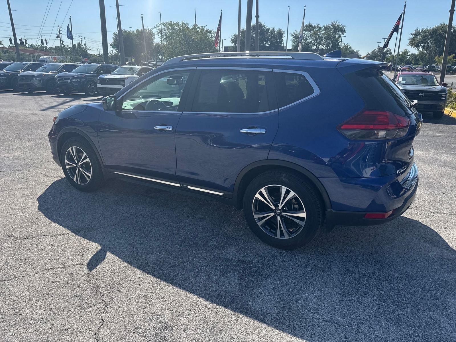 Used 2017 Blue Nissan SL image 20