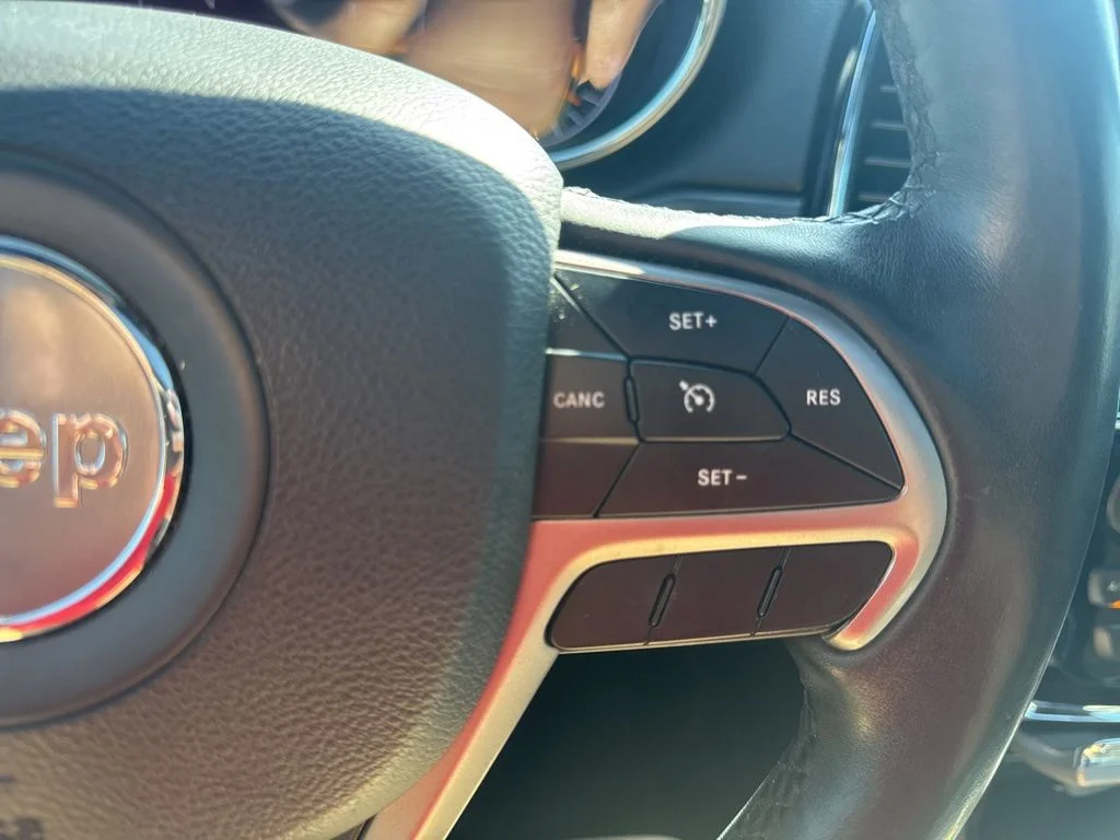 Certified Used 2019 Diamond Black Jeep Altitude image 20