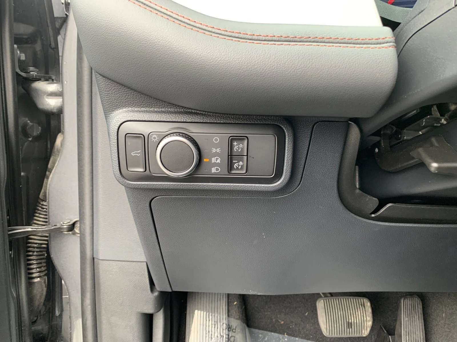 Used 2025 Gray Ford Active image 33