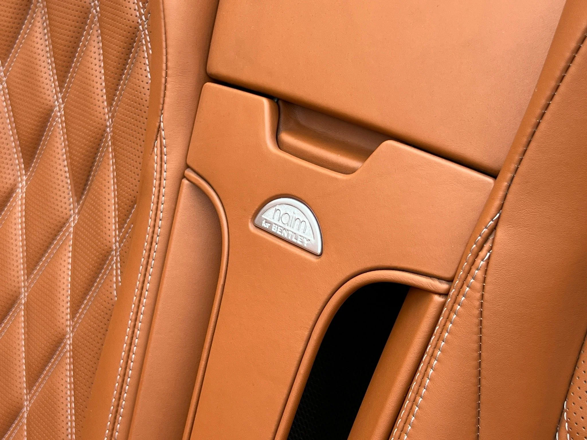 Used 2015  Bentley Speed image 40