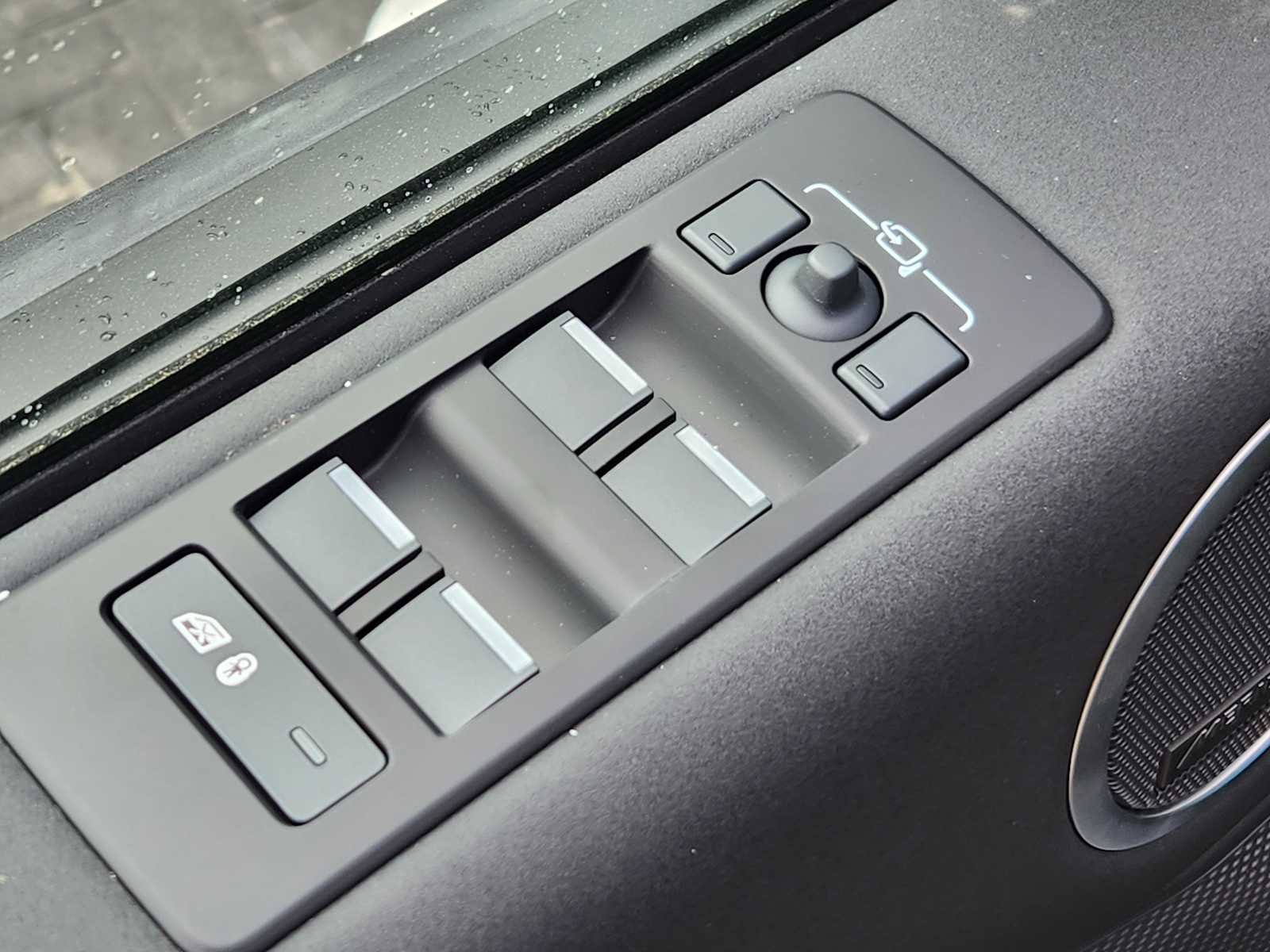 New 2026 Eiger Grey Land Rover S image 23