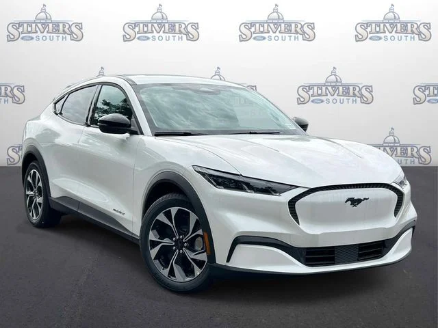 New 2026 White Ford Select image 1