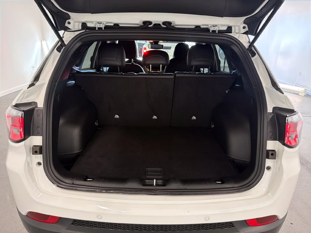 Used 2025 White Jeep Limited image 9