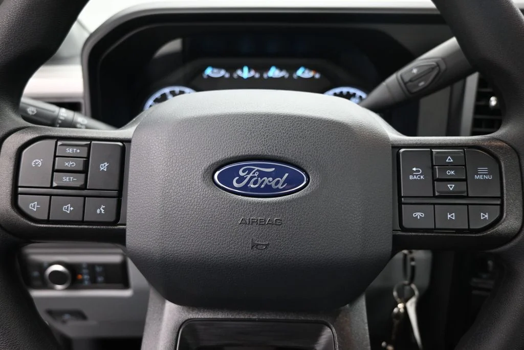 New 2027 Oxford White Ford XLT image 10