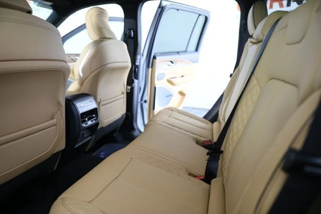 New 2026 Bright White Clear-Coat Exterior Paint Jeep Summit image 18
