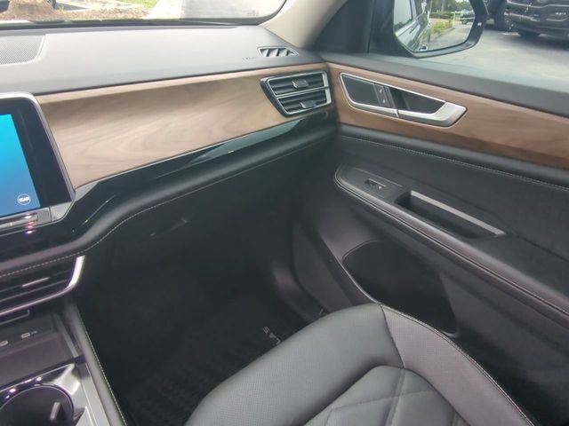 Used 2024 Gray Volkswagen 2.0T SE w/Technology image 17