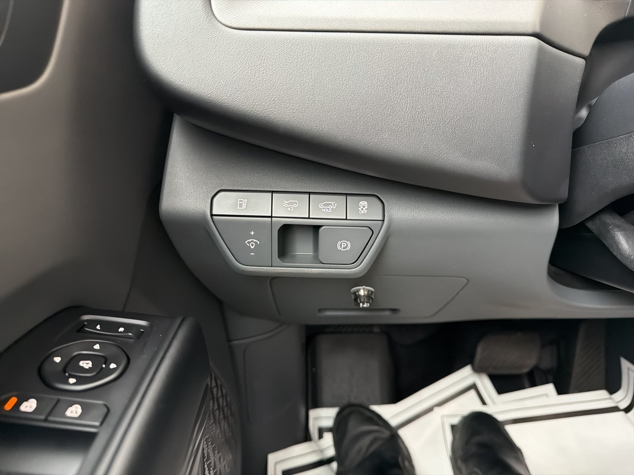 Certified Used 2024 Snow White Pearl Kia Wind image 27