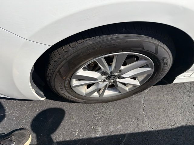 Used 2025 Ice Toyota LE image 3